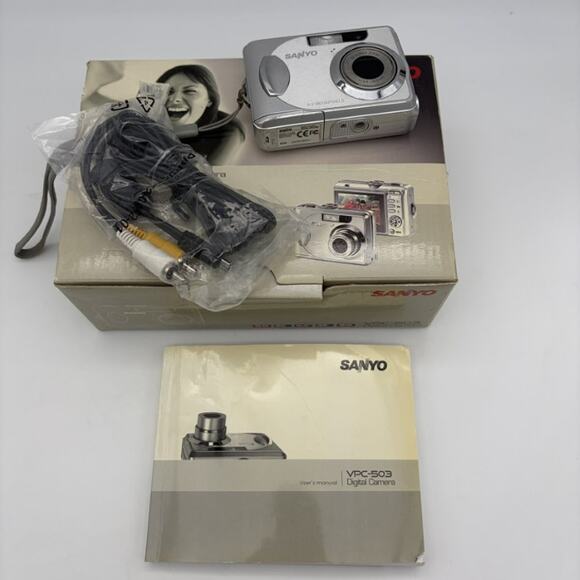 SANYO VPC-503 5.0 Megapixels Digital Camera 3x Zoom Untested With Box Manual - Picture 2 of 9